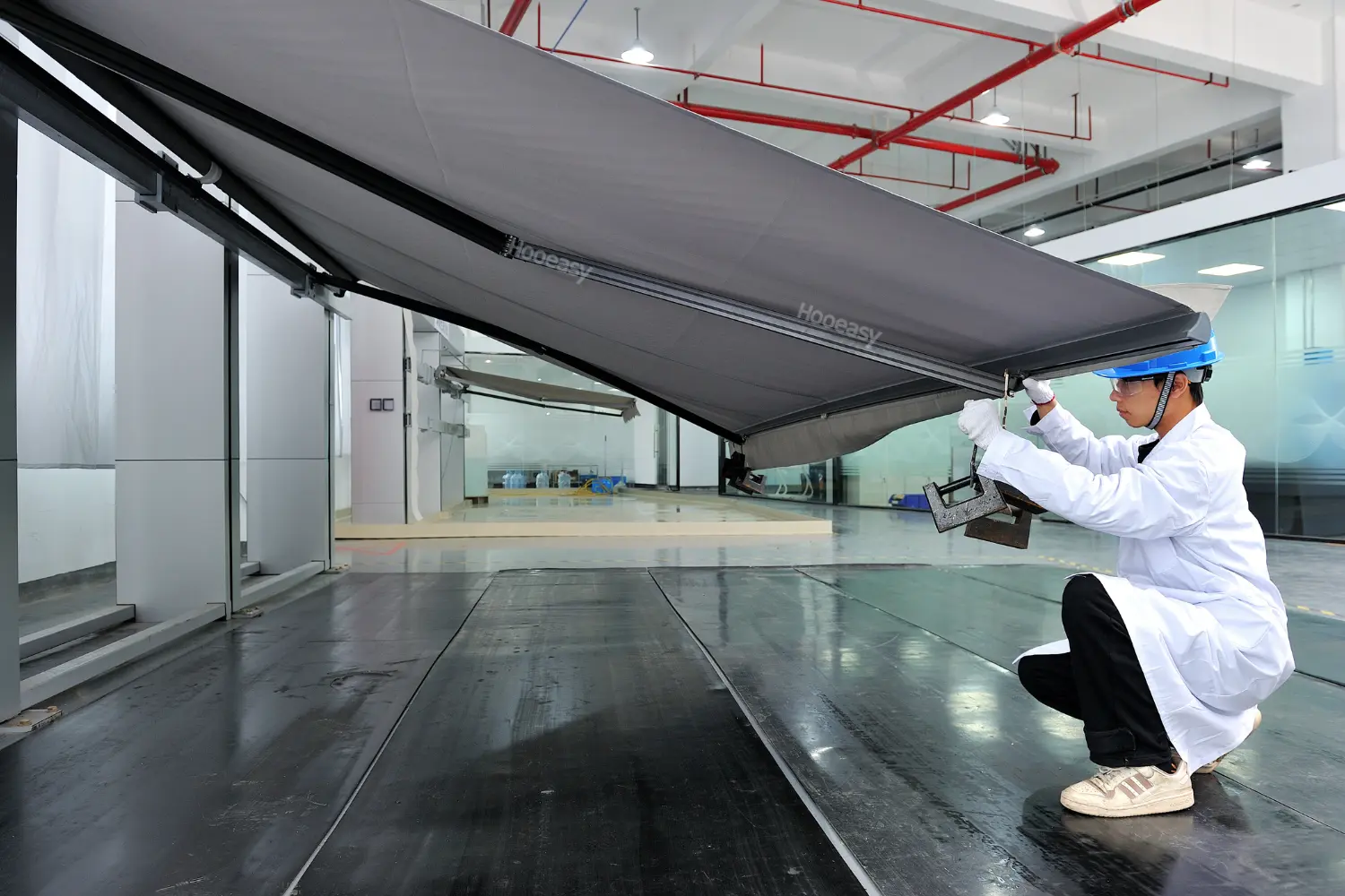 Hooeasy-Companys-Factory-Awning-Product-Testing-in-Action